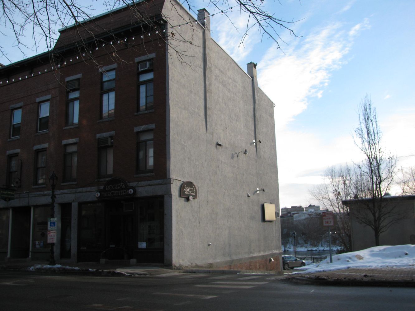 94 Main St, Auburn, ME 04210